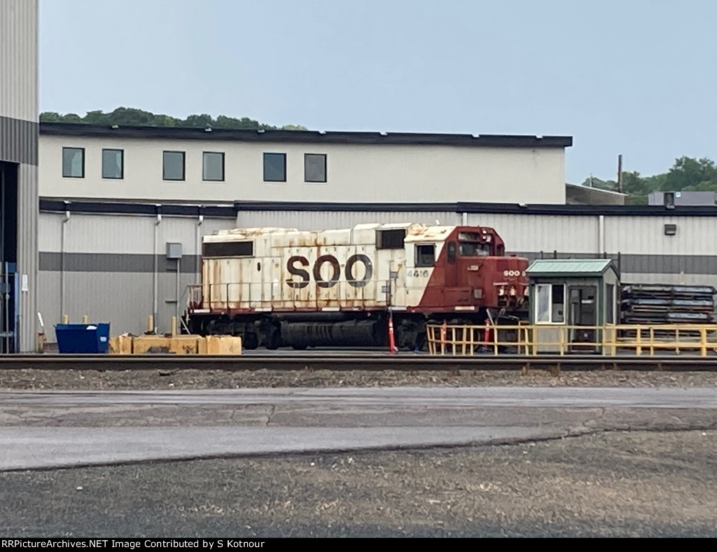 Soo Line GP40-2 in St Paul CP Shops 2023.